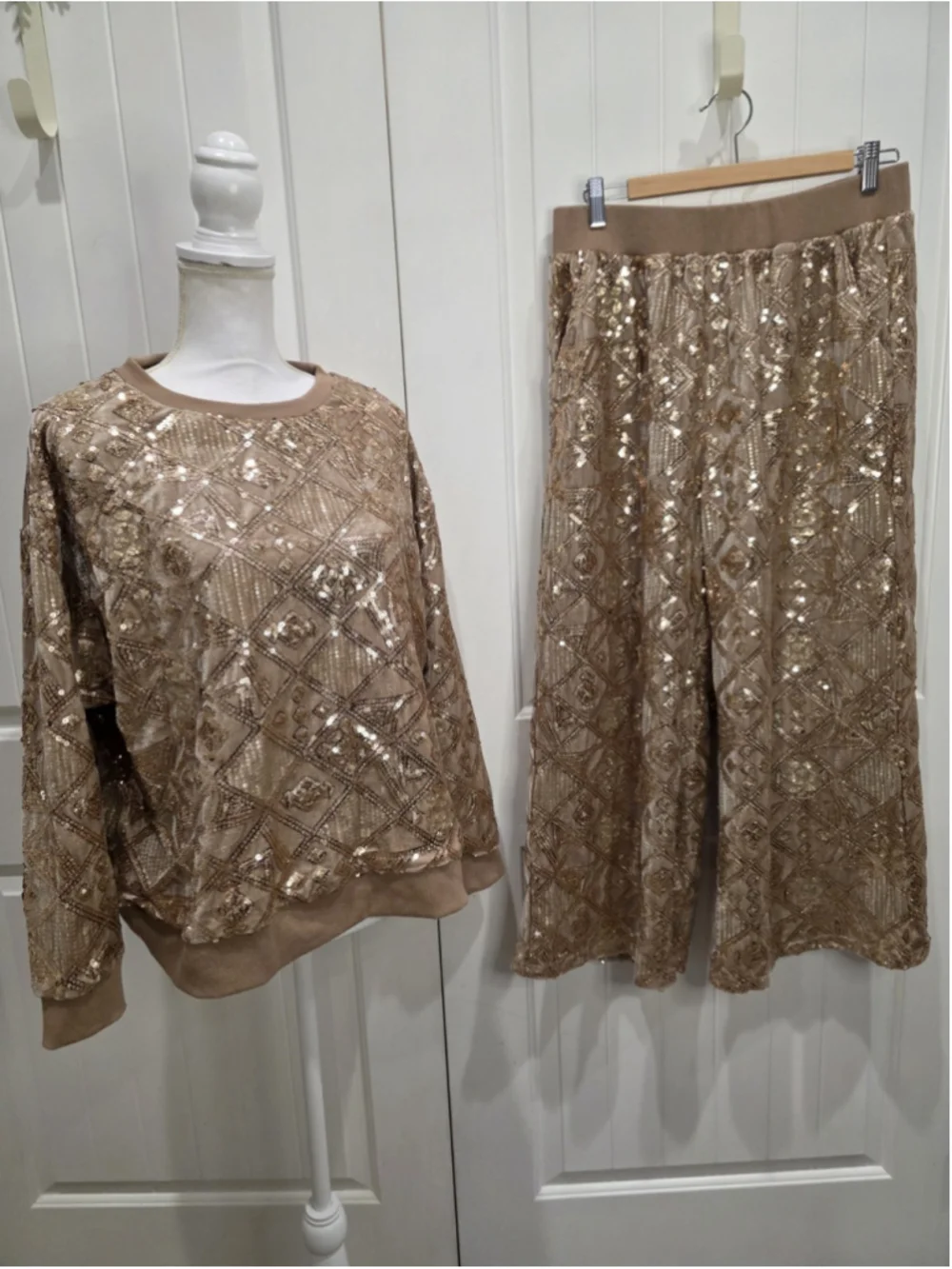 Piper & Scoot Exclusive Sequin Velvet Lounge Set Gold Champagne Top S OS Pants L